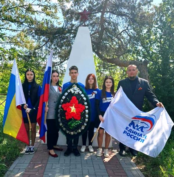 7 мая 2024 года состоялась торжественная церемония возложения цветов у памятников Миллеровского района павшим героям Великой Отечественной войны